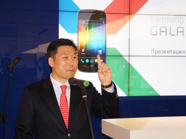 глава подразделения мобильных устройств Samsung Electronics Чой Сын Сик