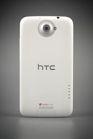 Задняя сторона смартфона HTC One X Задняя сторона смартфона HTC One X