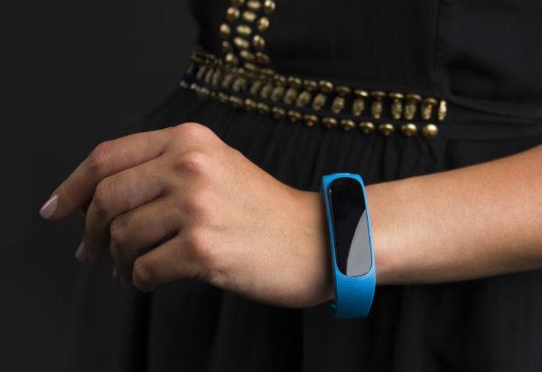 Фитнес-браслет Huawei TalkBand B1 Фитнес-браслет Huawei TalkBand B1