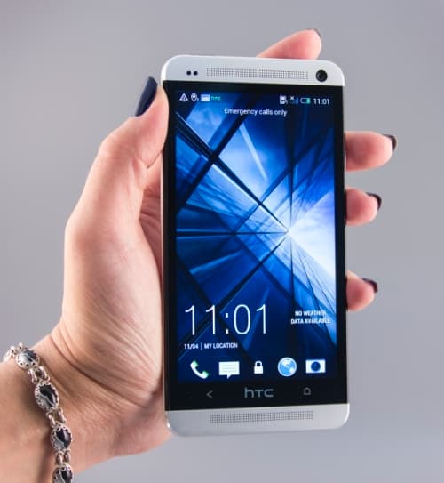 Обзор смартфона HTC One