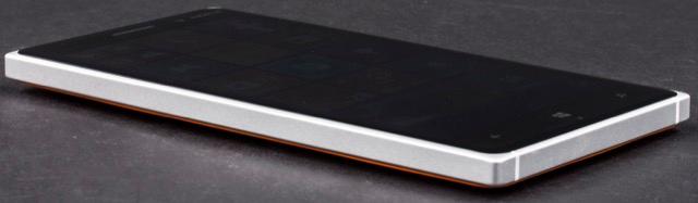 Левая грань Nokia Lumia 830