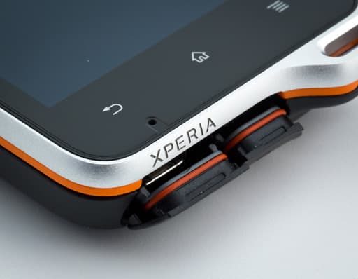 Обзор Sony Ericsson Xperia Active. Заглушки Обзор Sony Ericsson Xperia Active. Заглушки