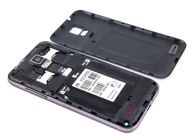 Без крышки Обзор ZTE V880G. Без крышки