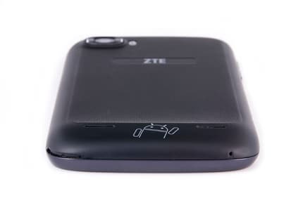 Нижний торец коммуникатора Обзор ZTE V970. Нижний торец коммуникатора