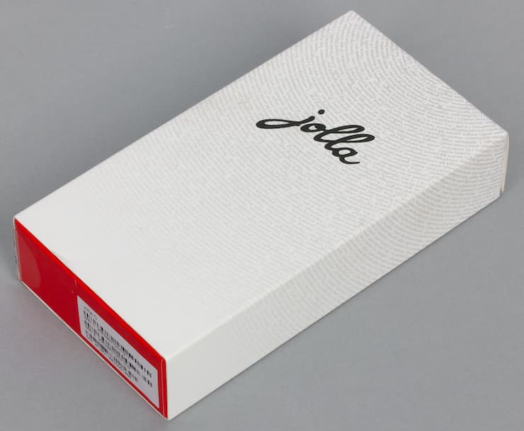 Упаковка смартфона Jolla C Упаковка смартфона Jolla C