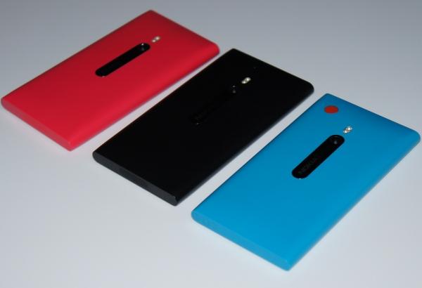 Nokia Lumia 800 в трех цветовых исполнениях Nokia Lumia 800 в трех цветовых исполнениях