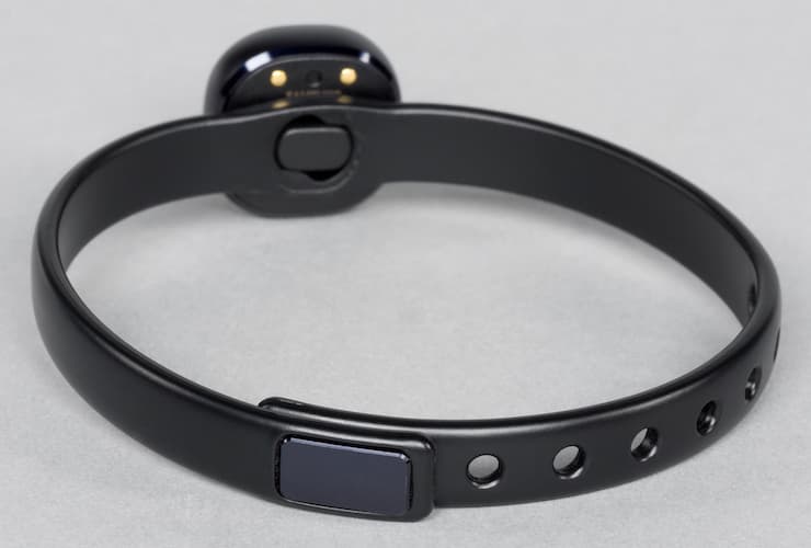 Фитнес-браслет Samsung Charm Фитнес-браслет Samsung Charm
