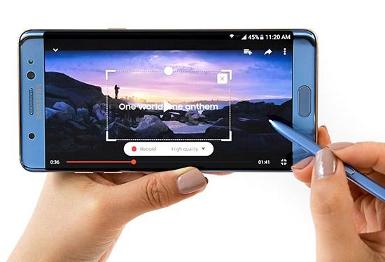 Смартфон Samsung Galaxy Note7, управление съемкой с помощью стилуса. Смартфон Samsung Galaxy Note7, управление съемкой с помощью стилуса.