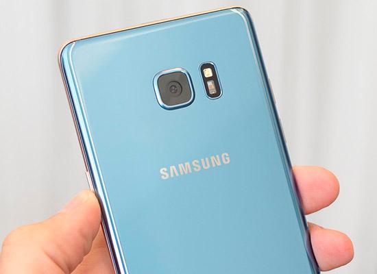 Смартфон Samsung Galaxy Note7, объектив основной камеры. Смартфон Samsung Galaxy Note7, объектив основной камеры.