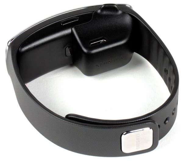 Умный браслет Samsung Gear Fit с док-насадкой Умный браслет Samsung Gear Fit с док-насадкой