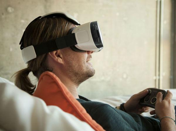 Шлем виртуальной реальности Samsung Gear VR Шлем виртуальной реальности Samsung Gear VR