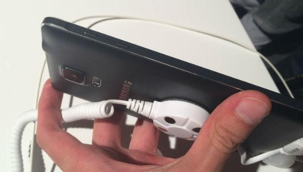 Умный браслет Samsung Gear Fit Умный браслет Samsung Gear Fit