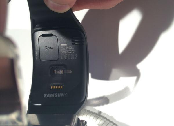 Умный браслет Samsung Gear Fit Умный браслет Samsung Gear Fit