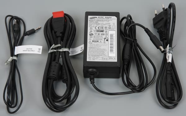ЖК-монитор Samsung S27D590CS, блок питания и кабели ЖК-монитор Samsung S27D590CS, блок питания и кабели