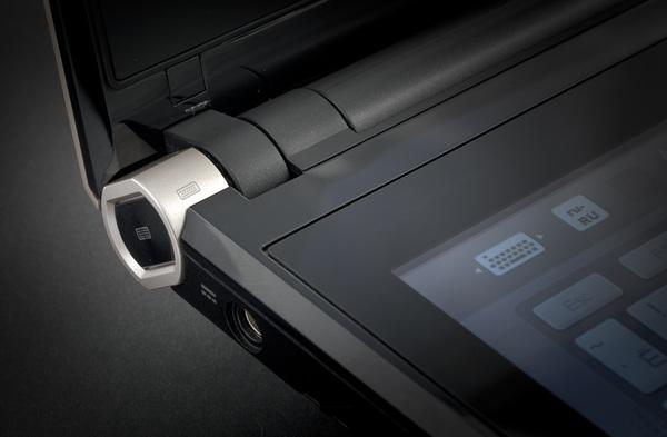 ноутбук Acer Iconia с двумя экранами
