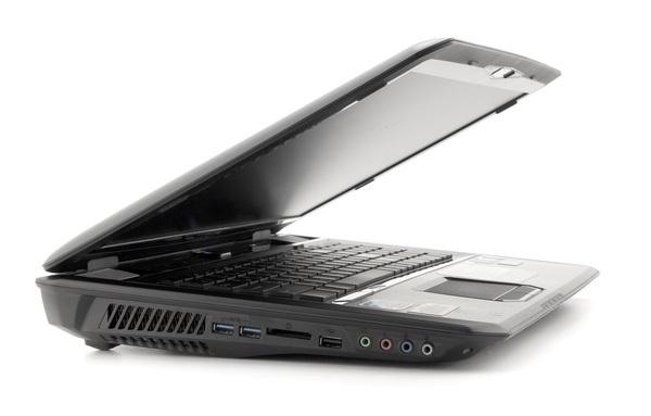 Ноутбук MSI GT780DXR: вид слева