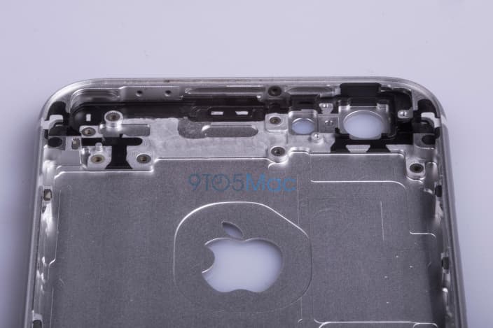 Судя по снимкам, новая модель iPhone будет очень похожа на нынешнюю по форме и размерам