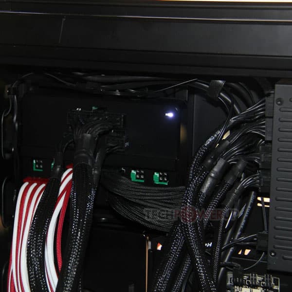 Разветвитель подключается к 24-контактному разъему ATX и 8-контактному разъему EPS на кабелях блока питания