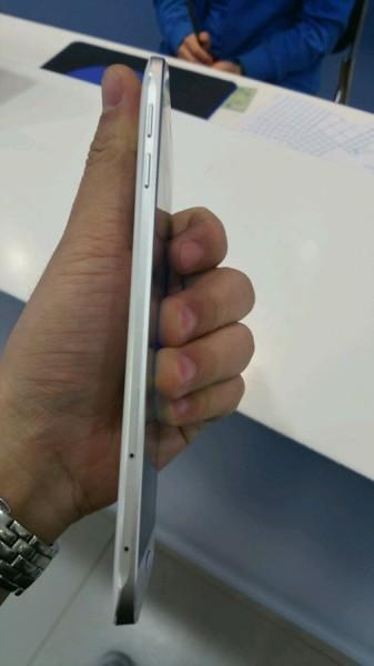 Смартфон Samsung Galaxy A8 оснащен дисплеем Super AMOLED диагональю 5,7 дюйма