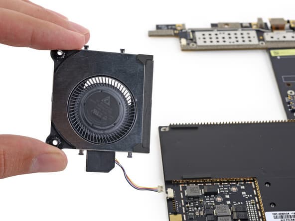 Ноутбук Microsoft Surface Book заработал у iFixit всего один балл