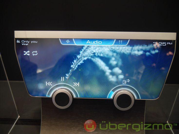 Sharp показала новые виды дисплеев Free Form Display
