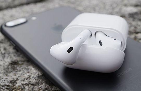 Apple нарастит производством наушников AirPods