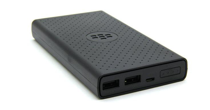 Смартфон BlackBerry DTEK50 выделяется отличной комплектацией