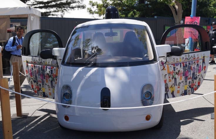 Беспилотное авто Google запечатлели снаружи и внутри