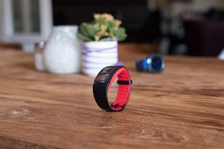 представлен браслет Samsung Gear Fit2 Pro