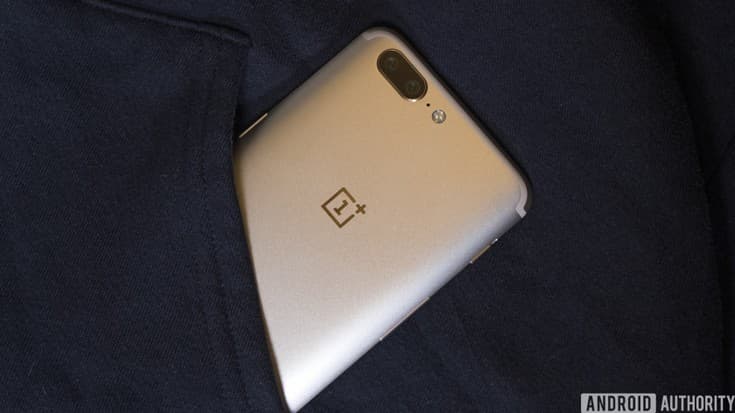OnePlus 5 появился в золотистом цвете