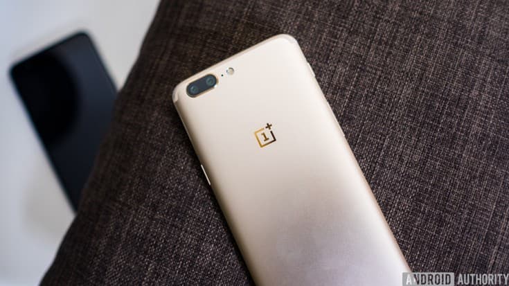 OnePlus 5 появился в золотистом цвете
