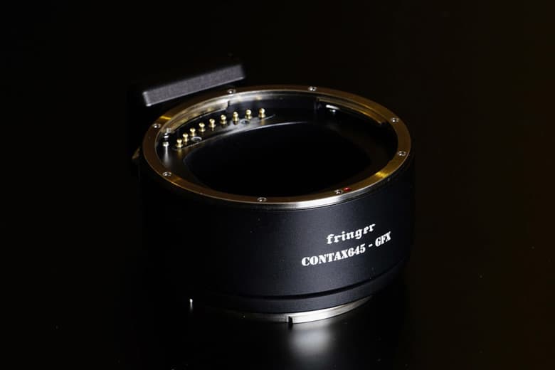 Переходники K&F Concept обеспечивают только механическую совместимость, Fringer — еще и электронную