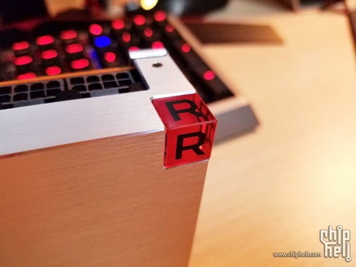 Появились снимки Sapphire Radeon RX Vega 64 с ЖСО