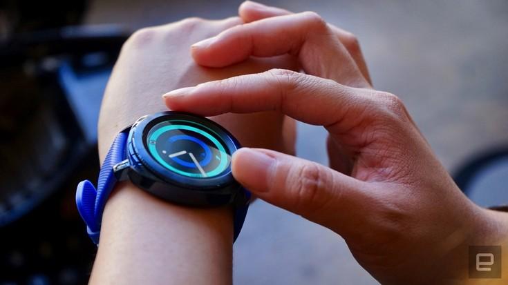 Представлены спортивные умные часы Samsung Gear Sport