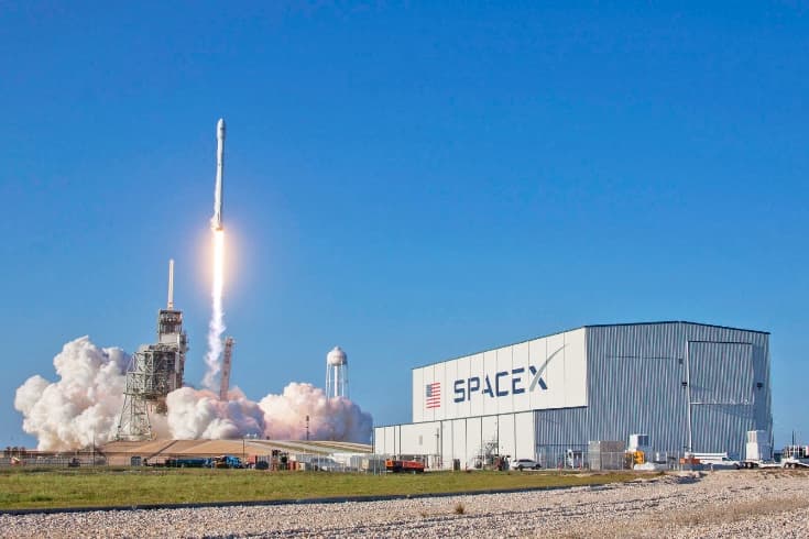 Сегодня впервые повторно запустили ракету Falcon 9