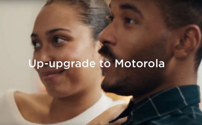 Motorola подшутила над Samsung в новом рекламном ролике