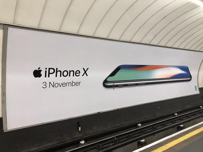Рекламные щиты iPhone X, которые появились по всему миру, подтверждают, что смартфон должен выйти 3 ноября