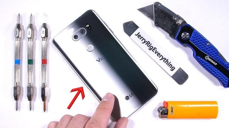 LG V30 сложно погнуть