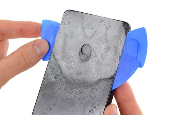 Essential Phone заработал у iFixit один балл