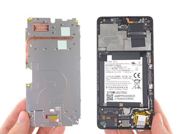 Essential Phone заработал у iFixit один балл