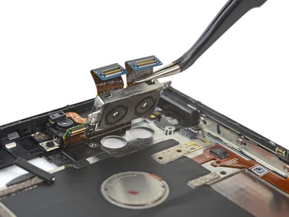 Essential Phone заработал у iFixit один балл