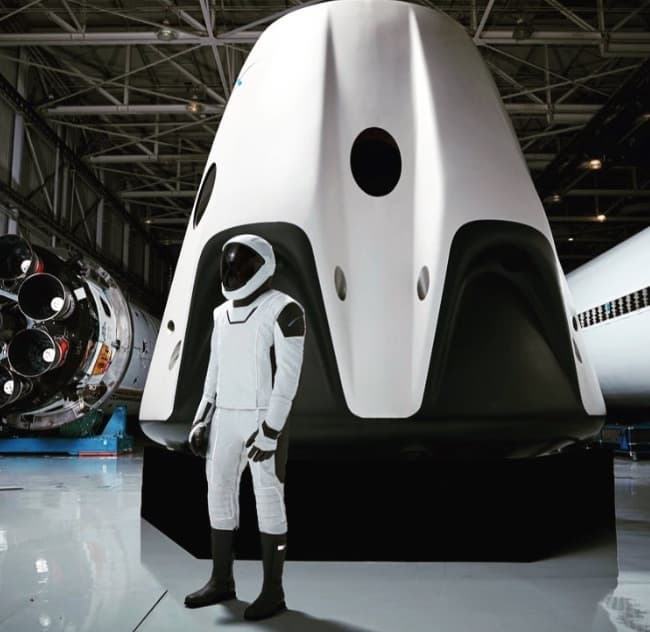 Опубликовано полное изображение скафандра SpaceX