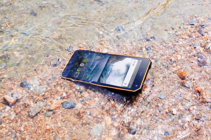 Производитель смартфона Nomu S10 Рro приписывает ему класс защиты IP69