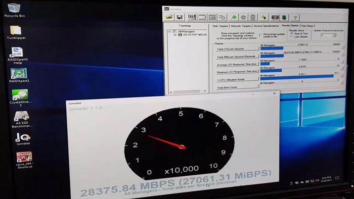 Для подключения SSD понадобились две карты расширения Asus Hyper M.2 x16 