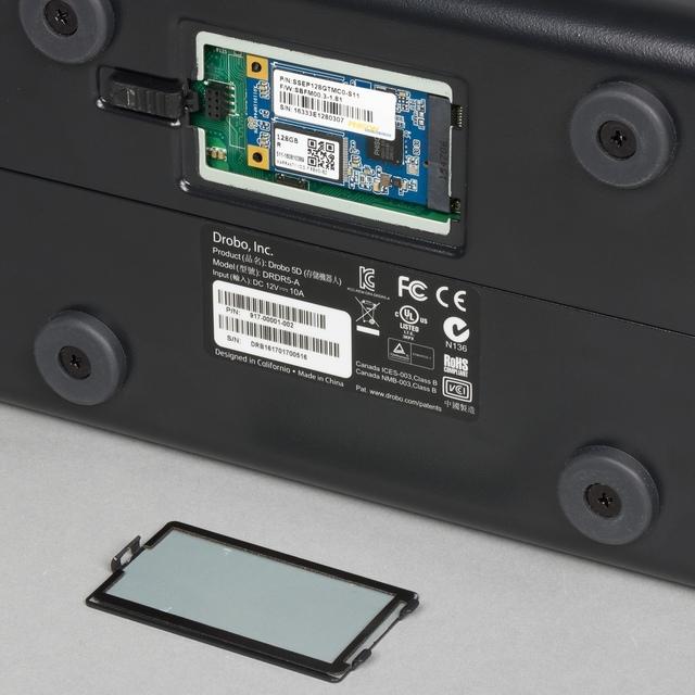Внешний вид накопителя Drobo 5D Внешний вид накопителя Drobo 5D