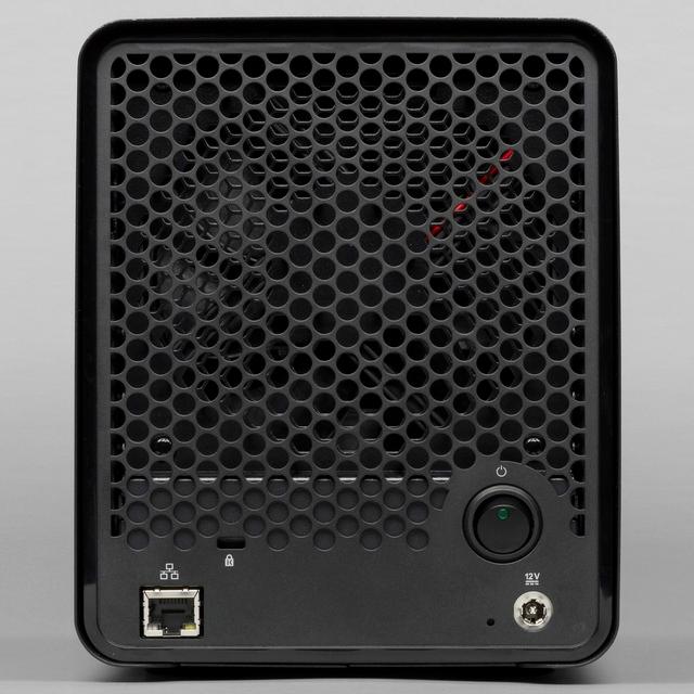 Внешний вид накопителя Drobo 5N Внешний вид накопителя Drobo 5N