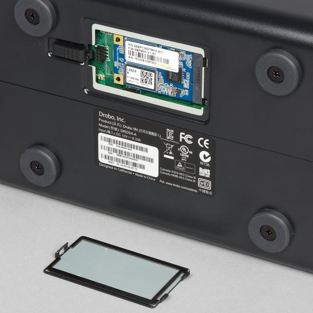Внешний вид накопителя Drobo 5N Внешний вид накопителя Drobo 5N