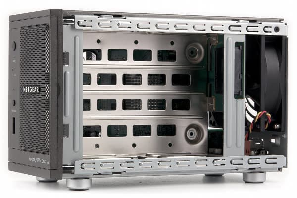 Конструкция Netgear ReadyNAS Duo v2 Конструкция Netgear ReadyNAS Duo v2