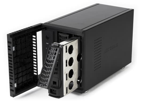 Внешний вид Netgear ReadyNAS 312 Внешний вид Netgear ReadyNAS 312
