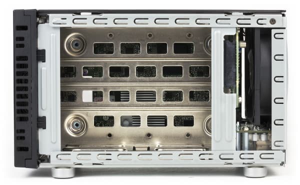 Конструкция Netgear ReadyNAS 312 Конструкция Netgear ReadyNAS 312